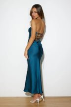 Retro light blue warm floor-length dress, a stylish outfit perfect for commuting or dates